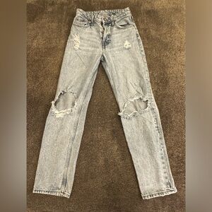 H&M 90’s high waisted distressed Boyfriend jeans